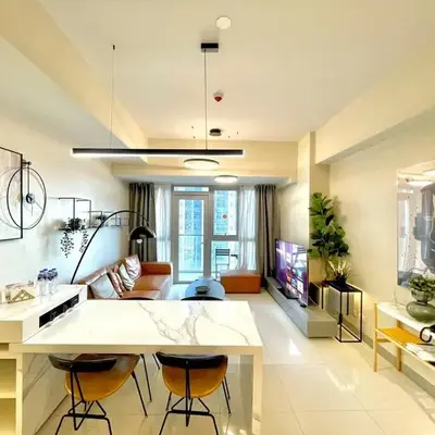 Uptown Parksuites - Elegant 2 Bedroom Unit with Balcony in BGC