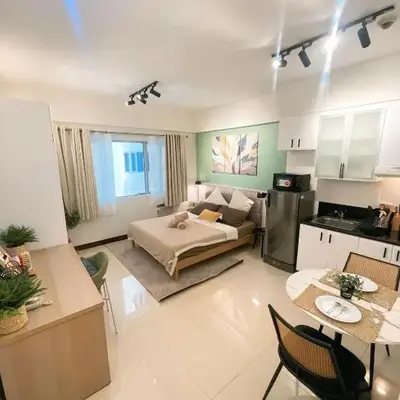 Venice McKinley Stay with Pool