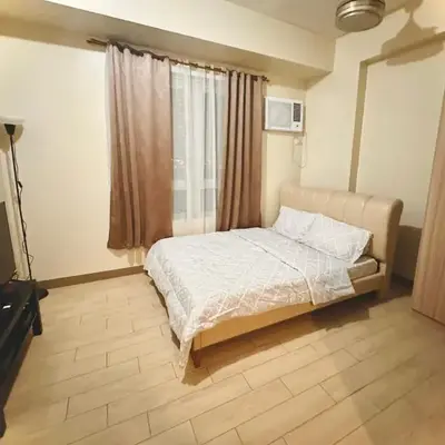 Cozy maple grove studio with hot shower
