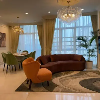 Modern 4BR in Central BGC Walk to Shangrila and Ascot