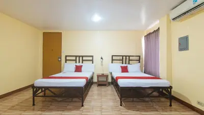 a room with two beds in a room at RedDoorz at Elegance Guest House near NAIA T3 in Manila