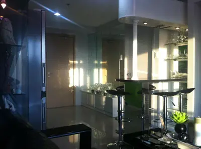 a room with a room with glass walls at Sea Residences - Rheiyn in Manila