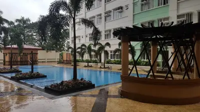 a pool in the courtyard of a hotel at Suntrust Parkview Apartment in Manila
