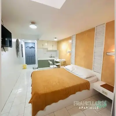Frank Lloyd Apartelle