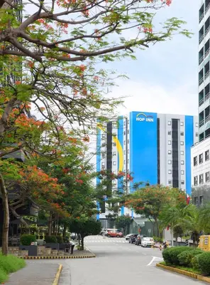 a street in a city with tall buildings at Hop Inn Hotel Alabang Manila in Manila