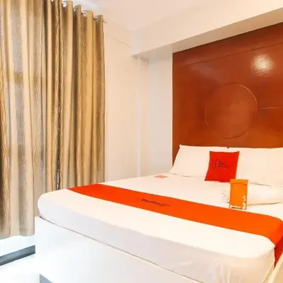 RedDoorz near Bambang Station