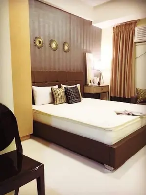 a bedroom with a large bed in a room at 101 Newport City near NAIA 3, Pasay City in Manila