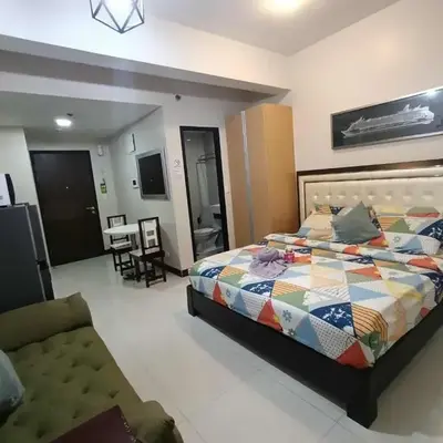 Condo Unit walking distance to Manila Airport (NAIA Terminal 3)
