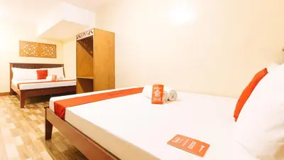 a hotel room with a bed and a bed istg at RedDoorz near PNR Espana Station in Manila