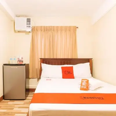 RedDoorz near PNR Espana Station
