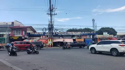 a group of cars and motorcycles on a city street at Estien’s cozy condo to stay with kitchen in Manila