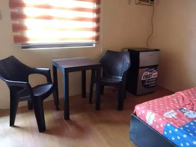 a room with two chairs and a table and a bed at INN D’ZaireH in Molino