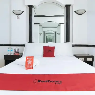RedDoorz Plus at Villa Gloria Taguig