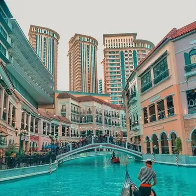 Morgan Suite BGC across5 Venice Canal Mall free Pool gym