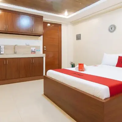 RedDoorz Plus near Uptown BGC Mall