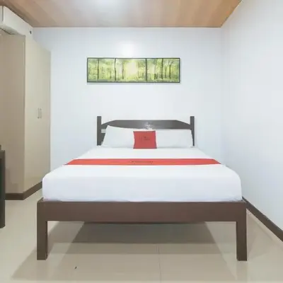 RedDoorz at RJs Bldg near Lyceum Gen Trias Cavite Cion Suites