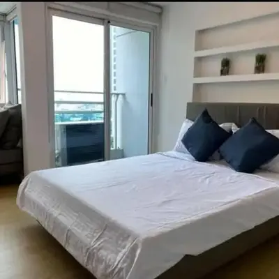 A2J Luxury 1BR BGC Balcony Suite Near BurgosCircle