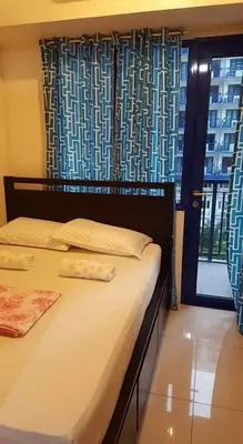 a bed in a room with a window and a bed sidx sidx sidx at Easy Stay Sea Residences in Manila