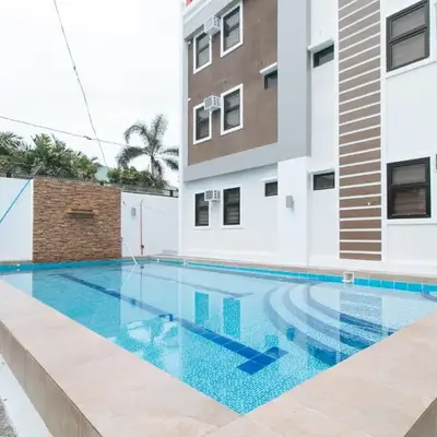 RedDoorz Plus at DBuilders Poblacion BGC