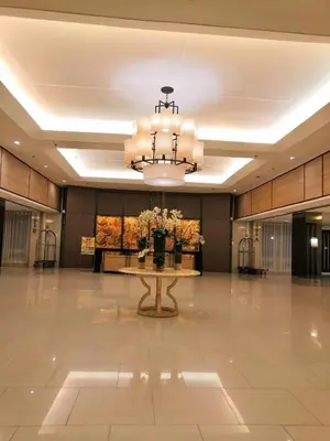 a large lobby with a table and a chandelier at SHORE RESIDENCE D4 shortwalk MALL OF ASIA NEAR AIRPORT in Manila