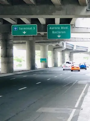 a highway with freeway signs and cars on the road at THE MANSION - 24-HOUR Near AirPort Hostel 4 Backpackers in Manila