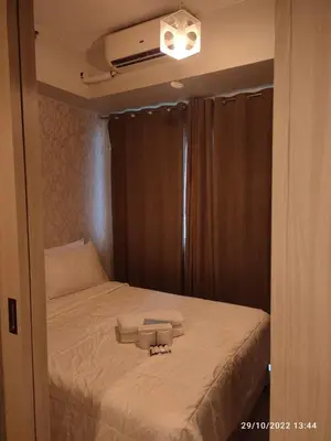 a small room with a bed and a window at Jazz Residences by Destina Stays, Makati, Metro Manila in Manila