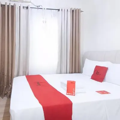 RedDoorz Plus @ Cuarto Verde Staycation