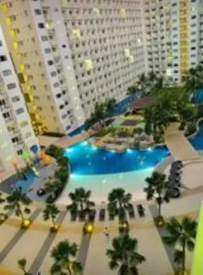 arial view of a large building with a swimming pool at SHORE RESIDENCE D9 Shortwalk Mall of Asia Near Airport in Manila