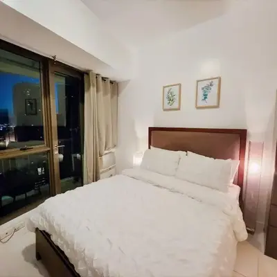 Modern Hotel-type Studio near Greenbelt Netflix 100mbps