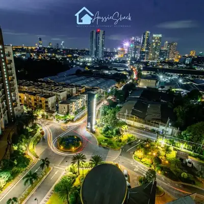 Aussie Shack - 2BR Modern Condo with Skyline View