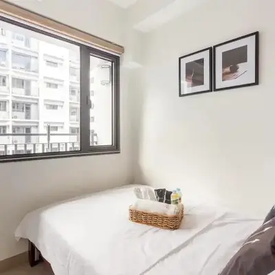 Shore 2 Apartment with Balcony