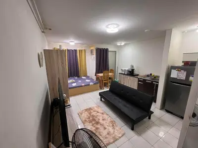a small living room with a couch and a kitchen at Dream Condo in Santa Rosa in Santa Rosa
