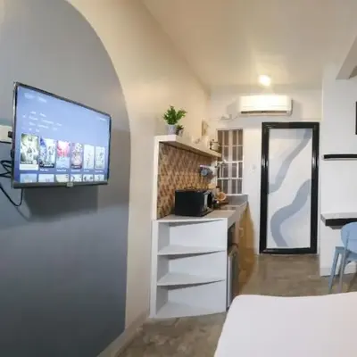 Hive Manila Guesthouse and Apartments 400 Mbps - Gallery Studio