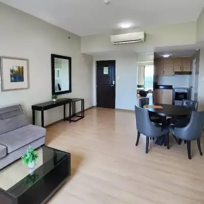 Spacious BGC 2 BR with a view