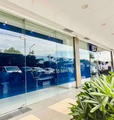 Gallery image of MALL Of ASIA-P00L Fr0nt- NEW 1 BR Condo with Balc0ny at Sh0re2 in Manila