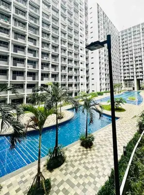 Gallery image of MALL Of ASIA-P00L Fr0nt- NEW 1 BR Condo with Balc0ny at Sh0re2 in Manila