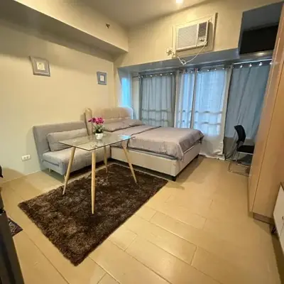 EJ's Staycation 4th F with 200mbps Wi-Fi and NETFLIX